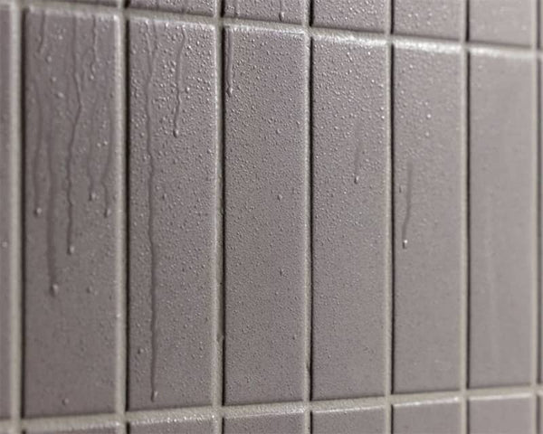 A Kerakoll Fugalite Color folyékony kerámia, hiszen mindenféle kerámia, mozaik és természetes kő felülettel folytonos szilárdságot és vegyi ellenállást biztosít.